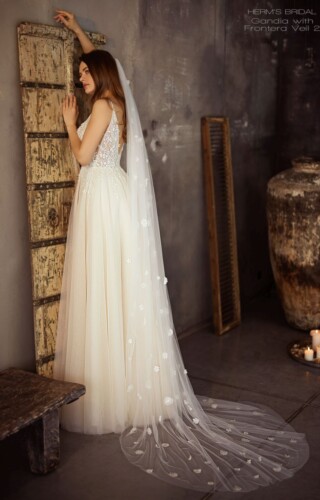 suknia slubna Herms Bridal Gandia with Frontera Veil
