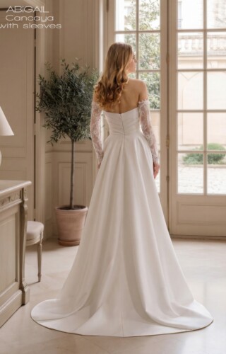 Suknia ślubna Herms Bridal Cancaya with sleeves