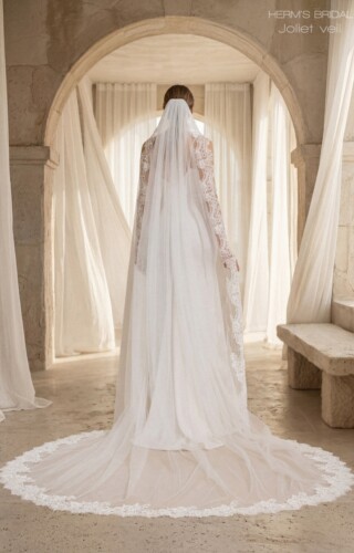 Suknia ślubna Herms Bridal Joliet veil